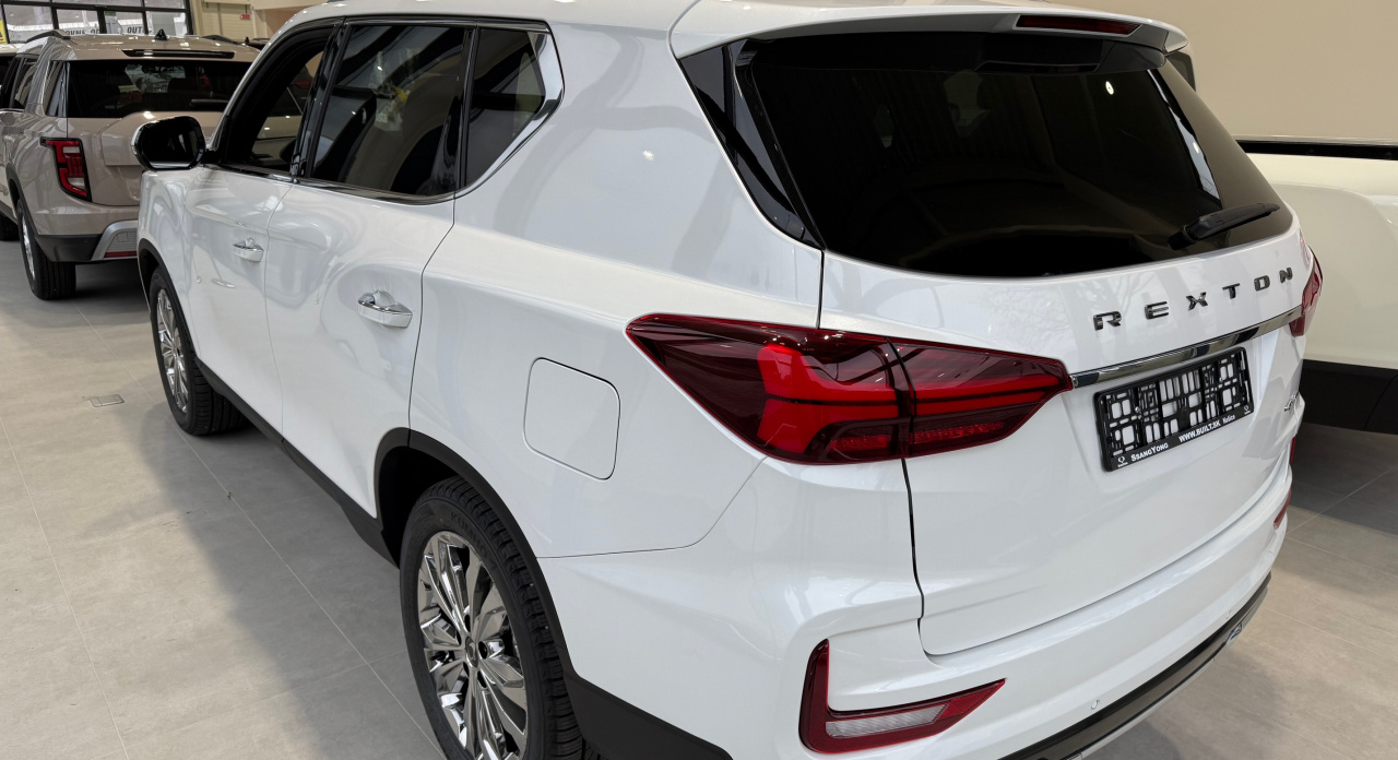 KGM Rexton biely