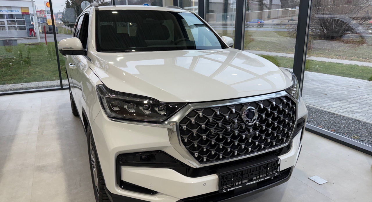 KGM Rexton biely