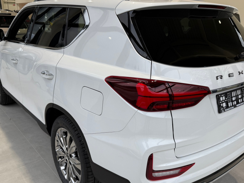 KGM Rexton biely
